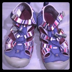 Keens kids size 3